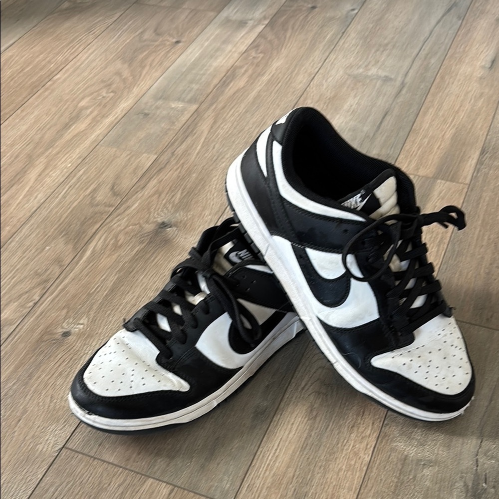 Nike Men's Classic Black and White Sneakers